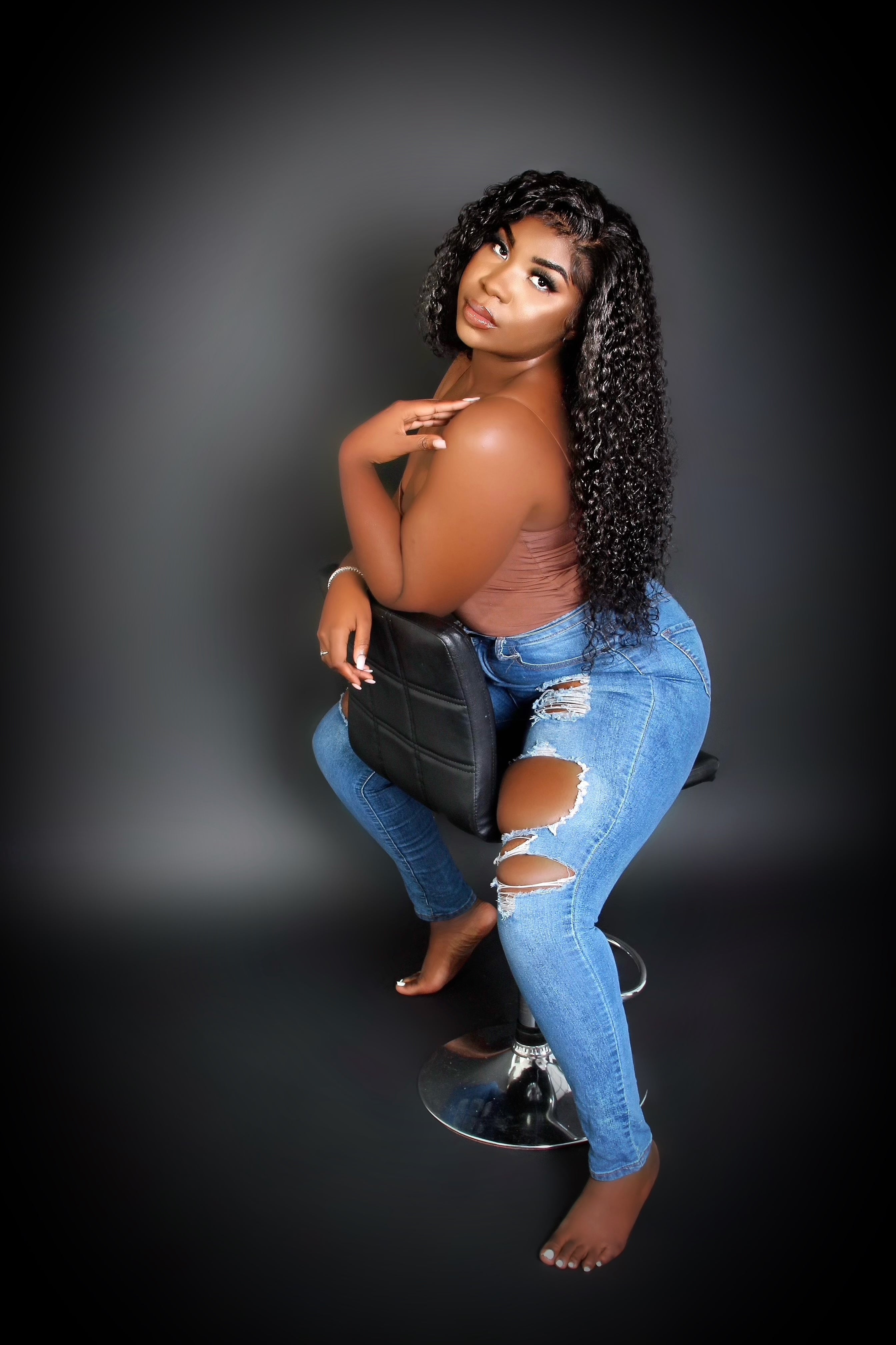 Kinky Loose Bundles